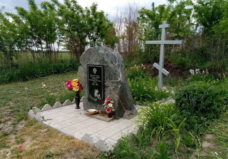 Пам’ятний знак жертвам голодомору у с. Велика Мотовилівка